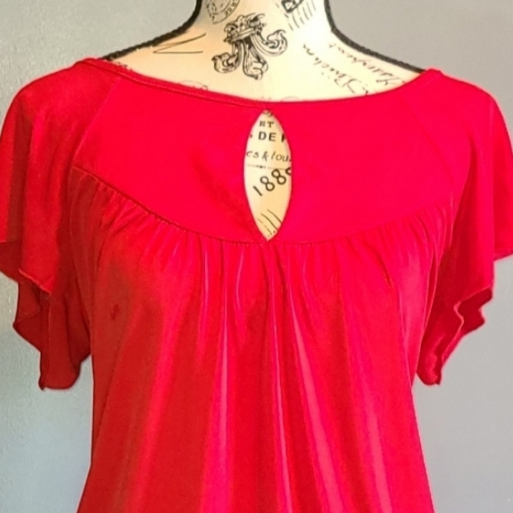Speechless Red Scoop Neck Peep Hole Top - Picture 2 of 3